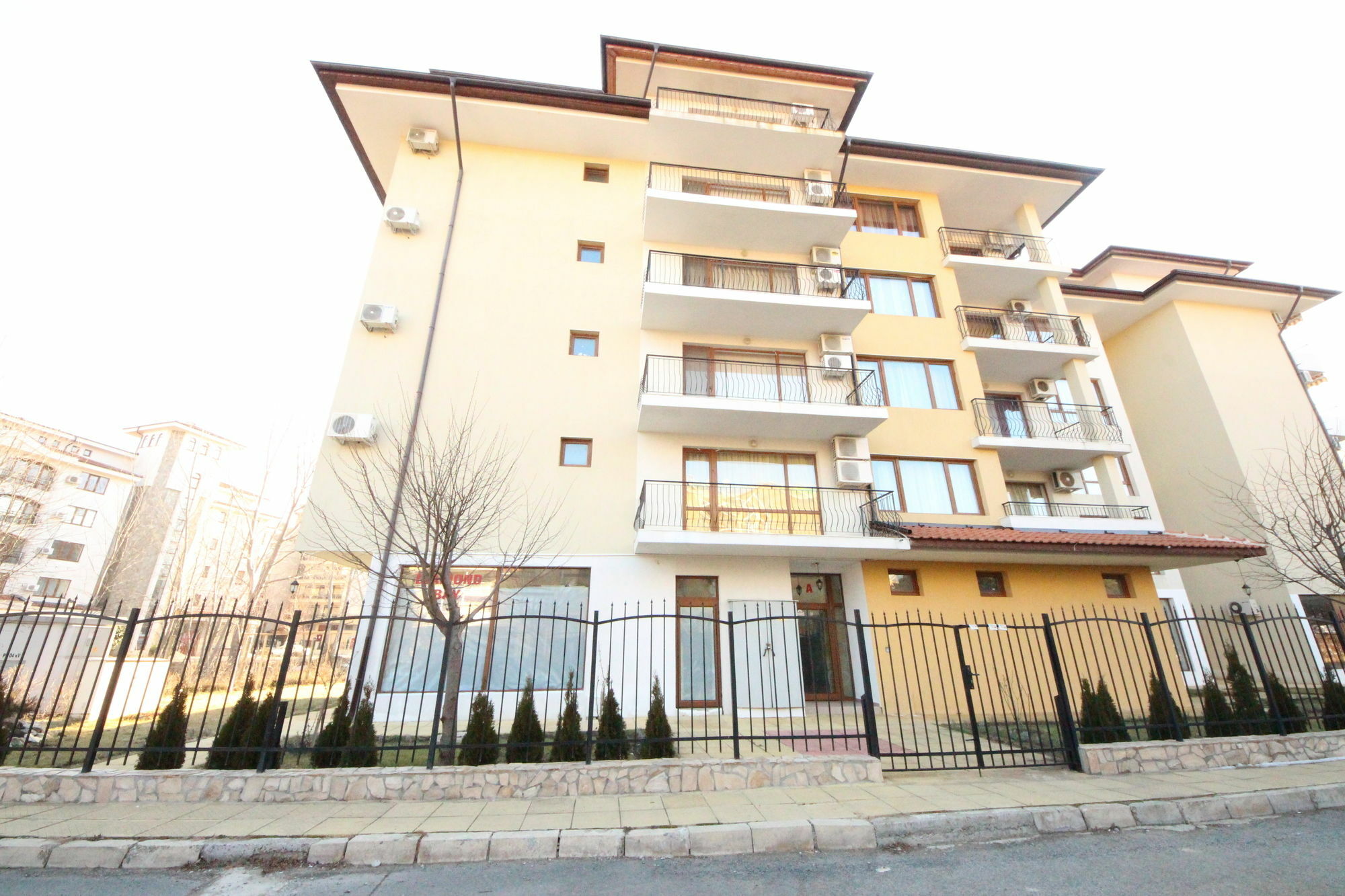 Menada Diamond Bay Apartments Sunny Beach Exterior foto